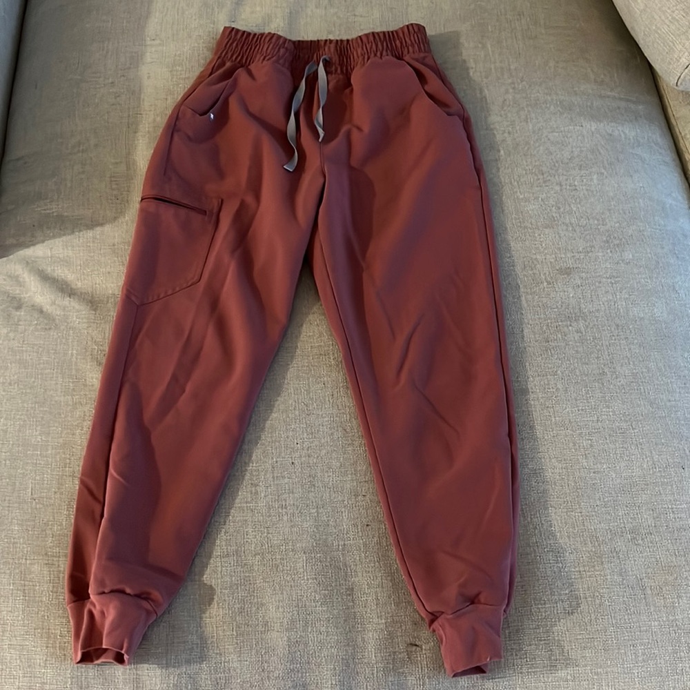 Small Figs Muave set worn twice. Catarina top high waisted Zamora jogger petite